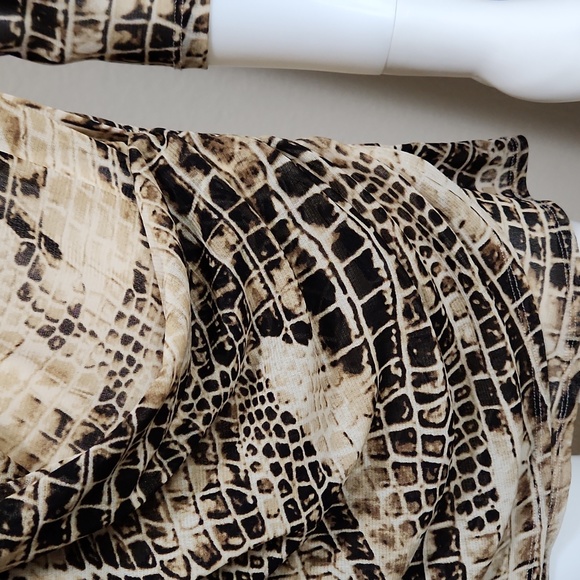 Snakeskin sheer wrap top - Picture 2 of 5